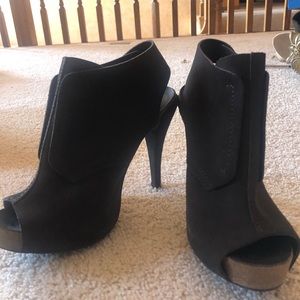Pedro García Heels